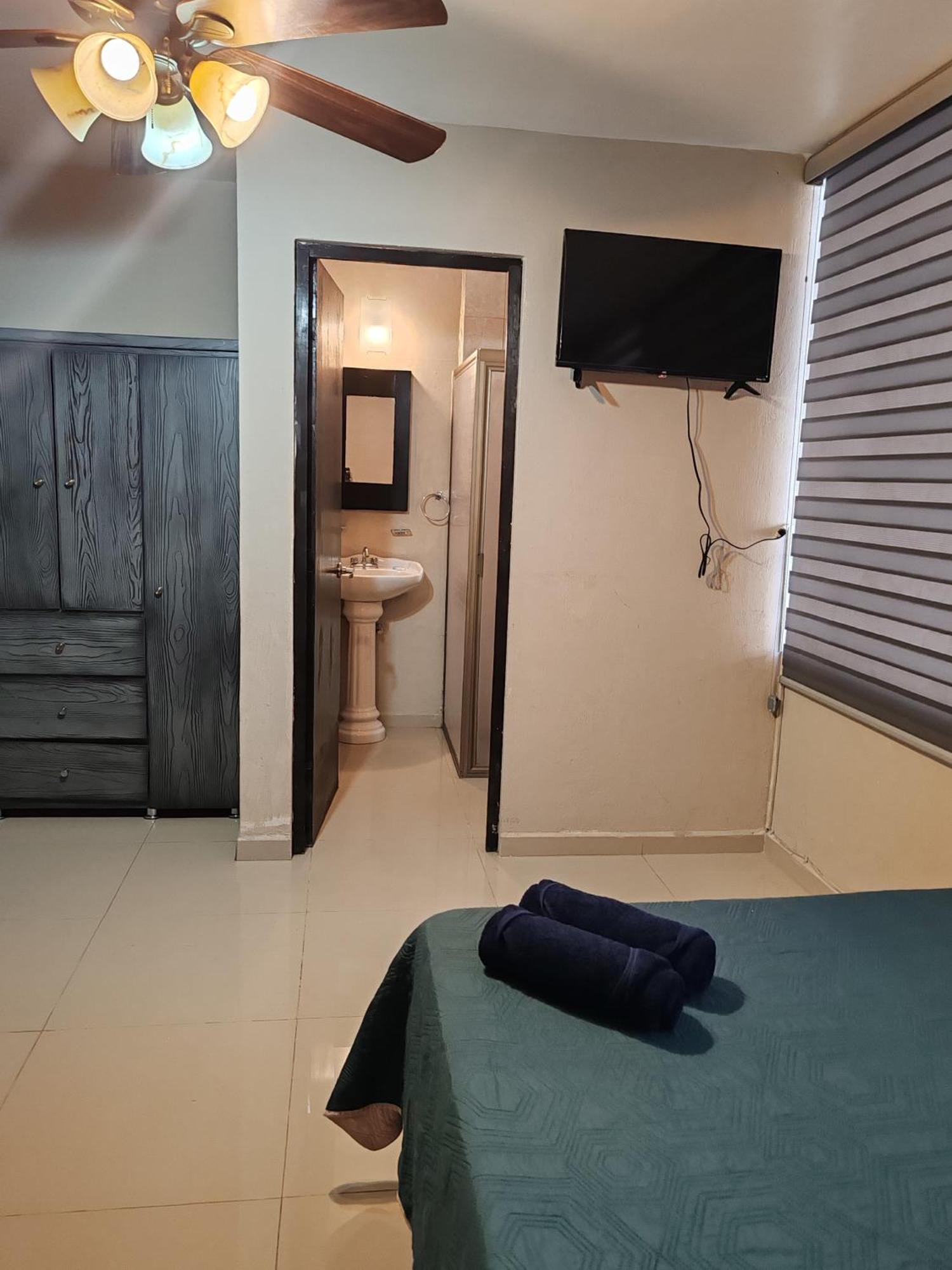 Hostal Vitta Guadalajara Ngoại thất bức ảnh